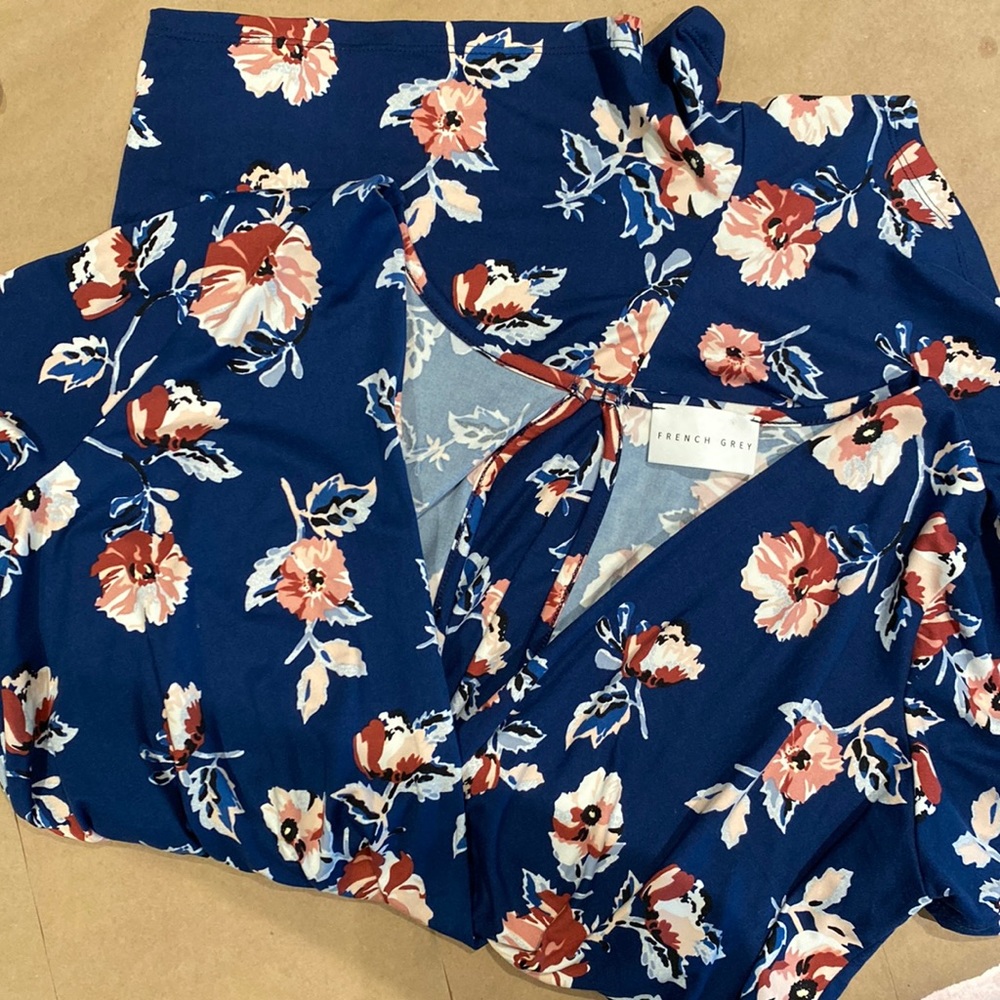 FRENCH GREY deep v-neck romper navy blue w/floral print